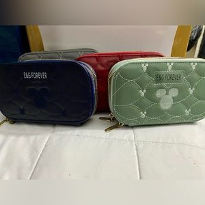 Crossbody Wallets multiple colors !